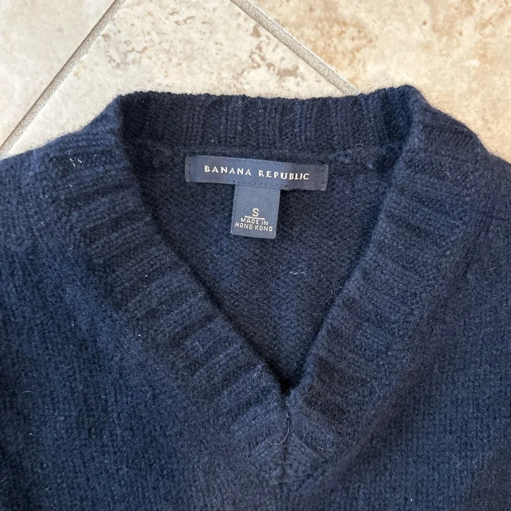 Banana Republic Sweater Mens Small Blue Grey Striped V-Neck Wool Blend Pullover